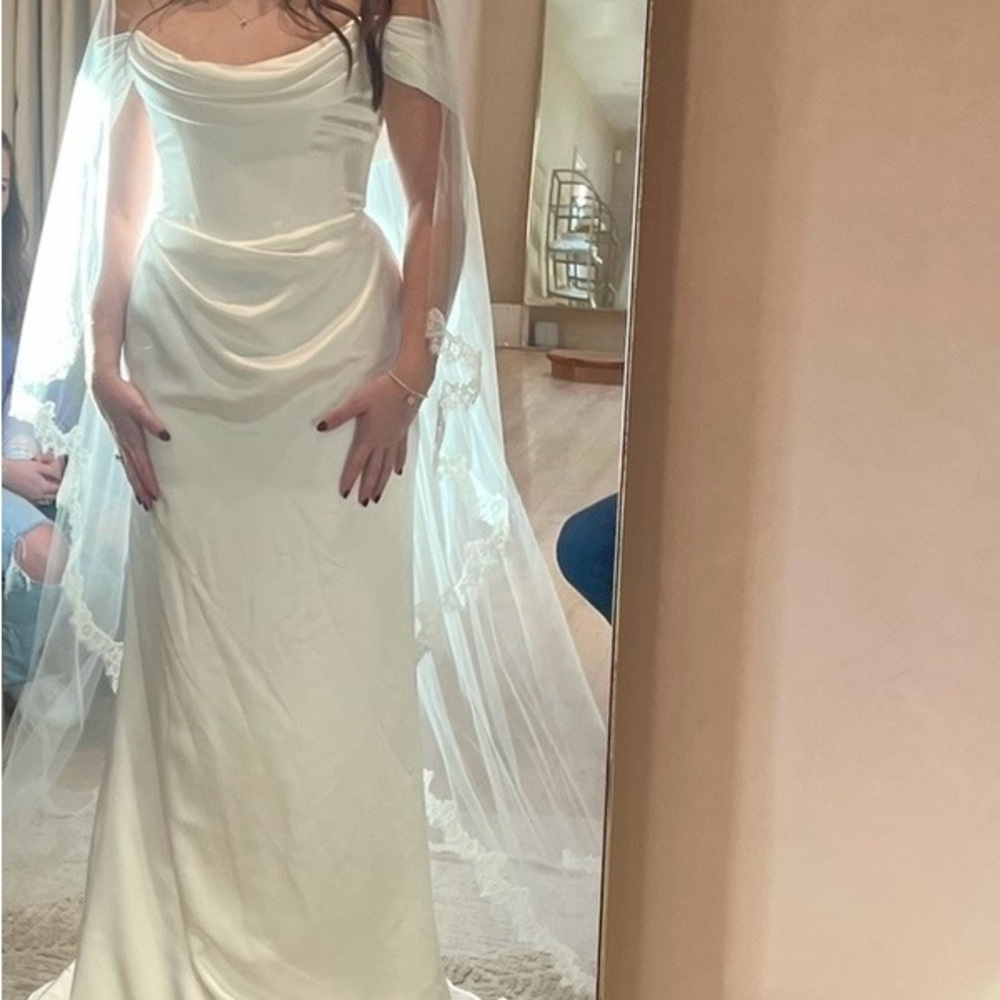 Ava Renhue Wedding Dress - Picture 5 of 9